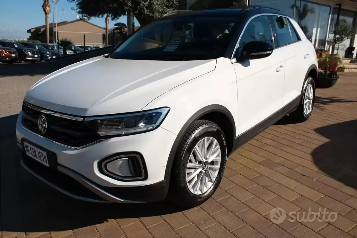 Usata VW T-Roc Life 110 CV (80 kW) 2023 Bianco SUV