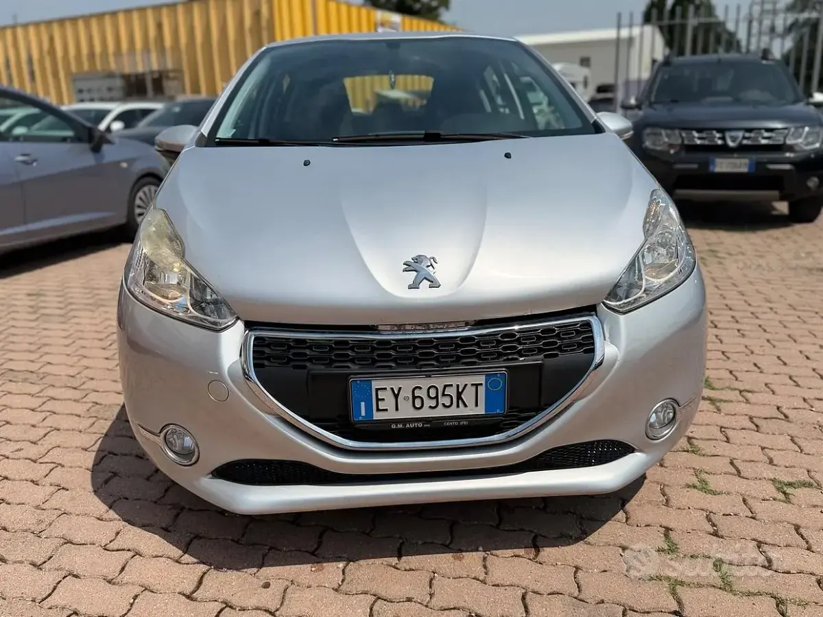 Usata Peugeot 208 Allure 68 CV (50 kW) 2015 Grigio Utilitaria