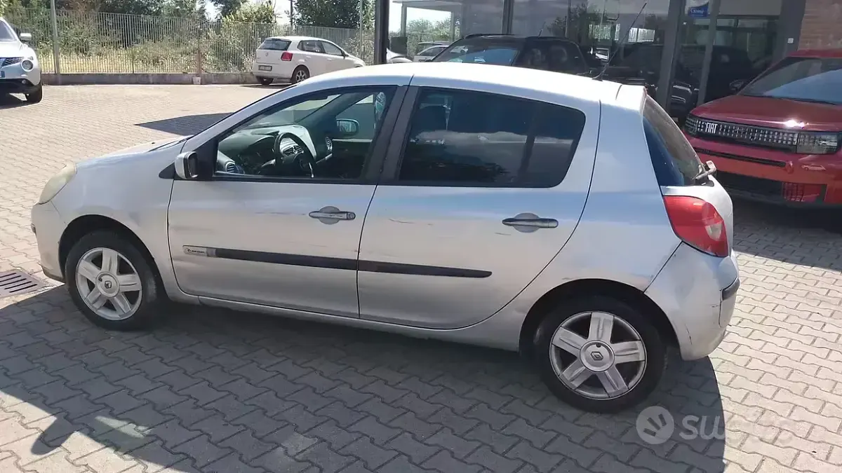 Usata Renault Clio II Rip Curl 75 CV (55 kW) 2009 Grigio Berlina