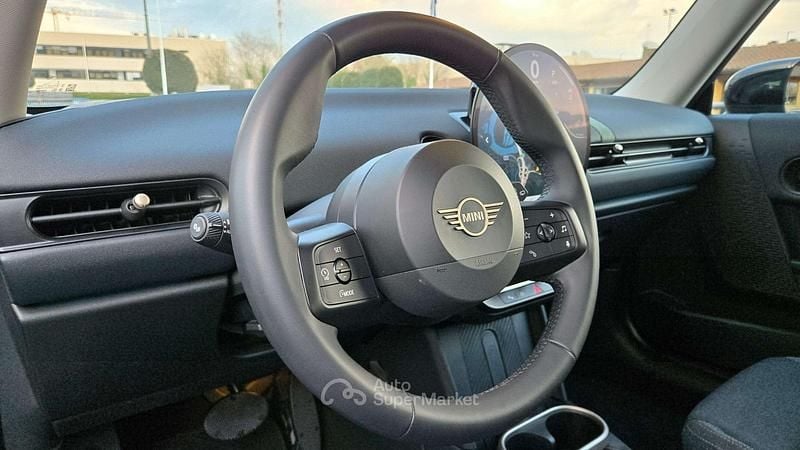 Usata Mini Cooper SE Essential 114 kW (156 CV) 2024 Nero Utilitaria