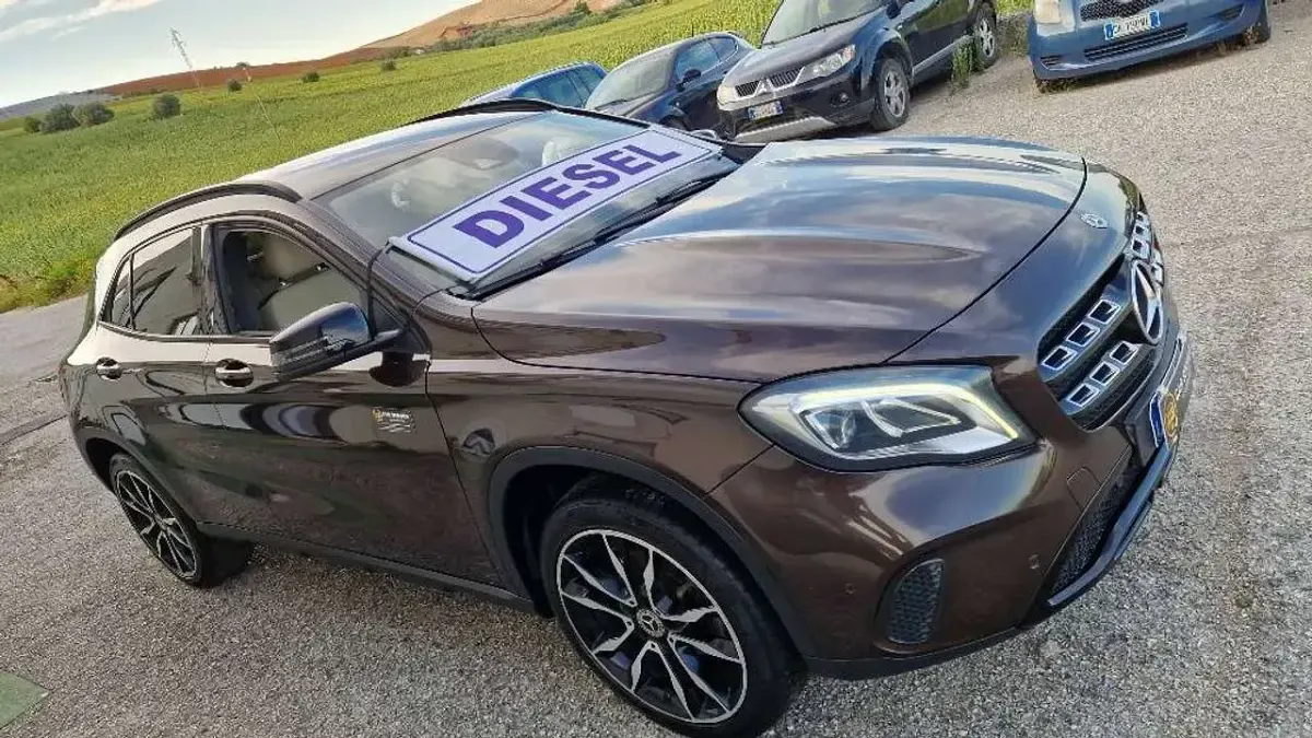Usata Mercedes GLA180 Premium 109 CV (80 kW) 2017 Marrone SUV
