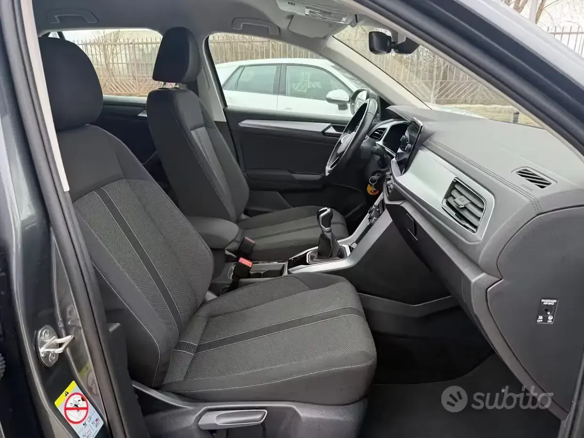 Usata VW T-Roc Life 116 CV (85 kW) 2022 Grigio SUV