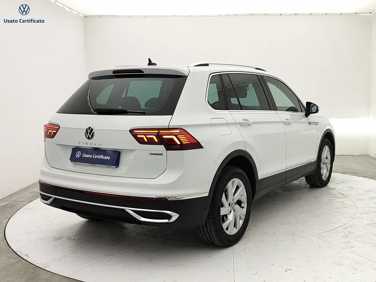 Usata VW Tiguan Elegance 150 CV (110 kW) 2023 Bianco SUV