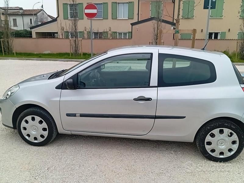 Usata Renault Clio III 2007 Grigio Berlina
