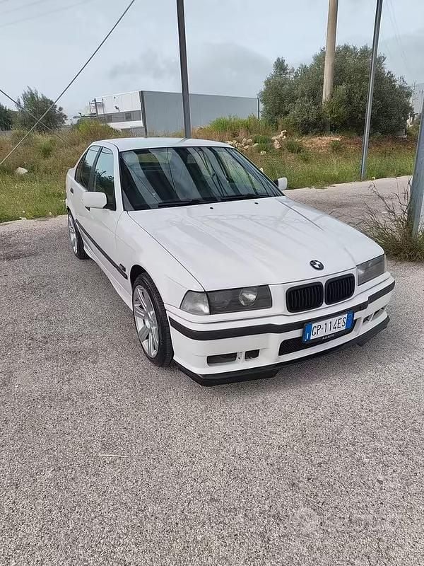 Usata BMW 318 115 CV (84 kW) 1993 Bianco Berlina