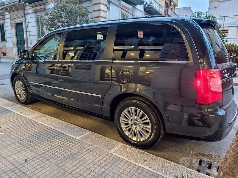 Usata Lancia Voyager 163 CV (119 kW) 2013 Grigio Monovolume