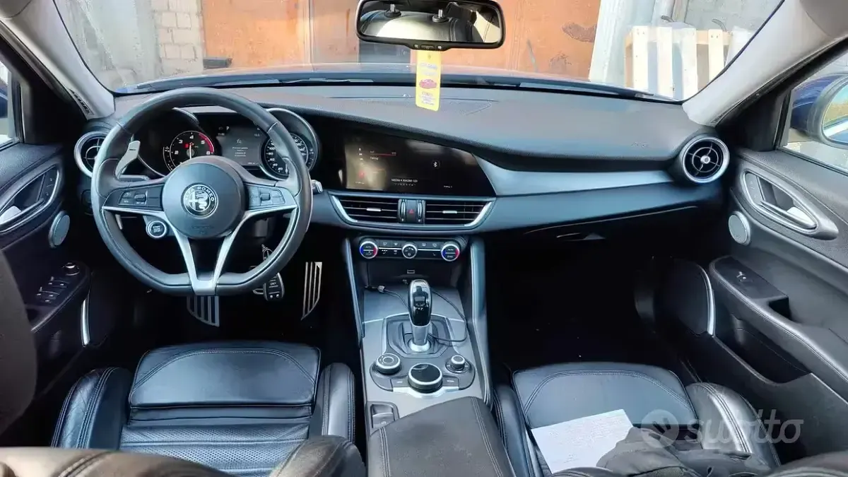 Usata Alfa Romeo Giulia 210 CV (154 kW) 2017 Bluazzurro Berlina