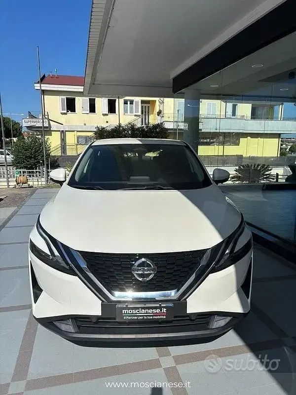 Usata Nissan Qashqai Acenta Premium 140 CV (102 kW) 2021 Bianco SUV