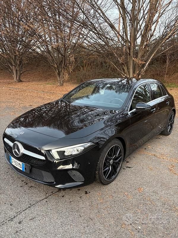Nero Usata 2020 Mercedes A180 Tre volumi | 18.500 € (Super prezzo) - Immagine 1/4