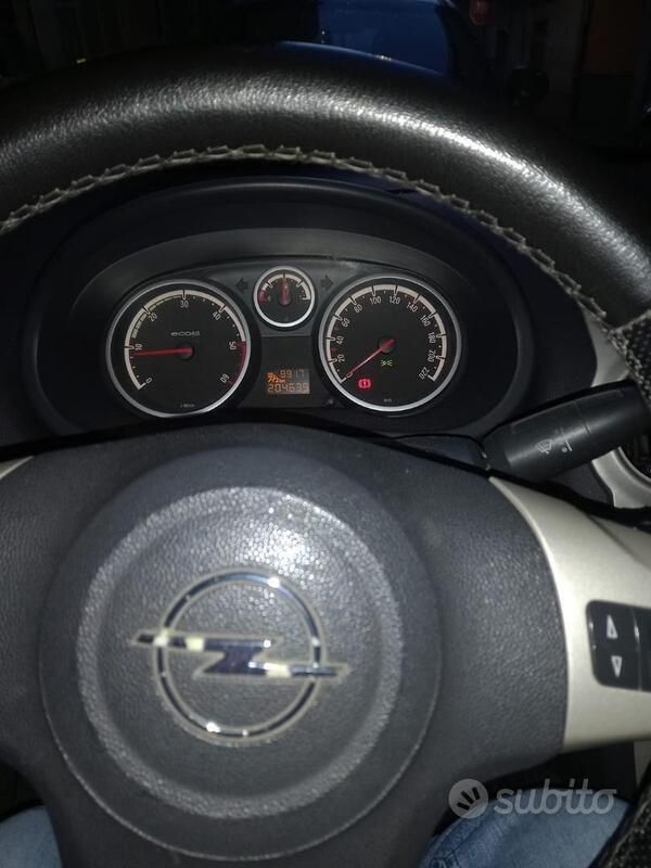 Używany Opel Corsa 75 KM (55 kW) 2009 Hatchback