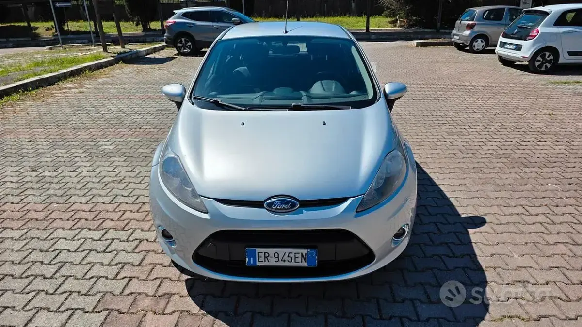 Usata Ford Fiesta Titanium 80 CV (58 kW) 2013 Grigio Berlina