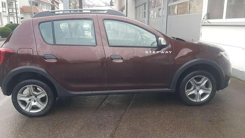 Usata Dacia Sandero Comfort 90 CV (66 kW) 2017 Marrone Berlina