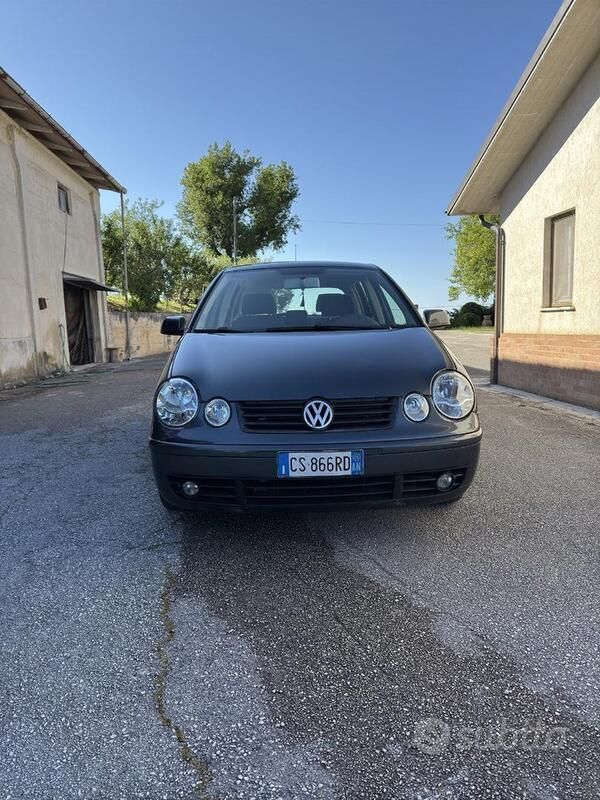Usata VW Polo 75 CV (55 kW) 2005 Grigio Utilitaria