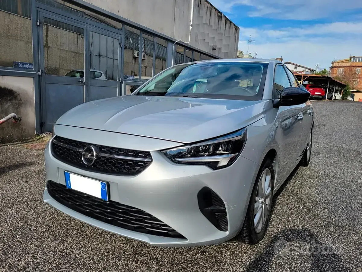 Usado Opel Corsa Elegance 75 HP (55 kW) 2023 Prateado Sedan