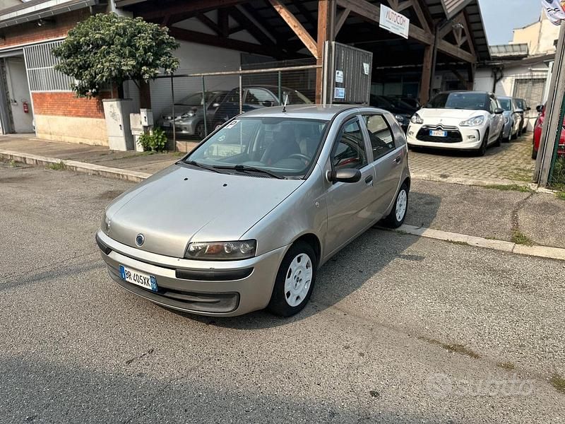 Usata Fiat Punto 80 CV (58 kW) 2002 Argento Utilitaria