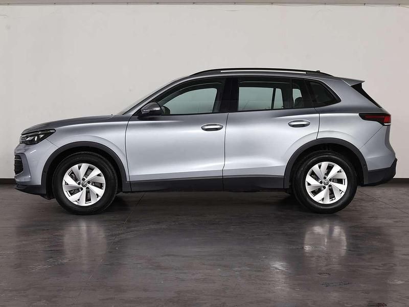 Usata VW Tiguan Life 150 CV (110 kW) 2024 Dolomite silver SUV