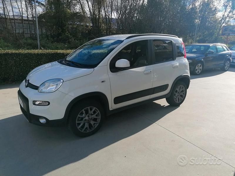 Bianco Usata 2017 Fiat Panda 4x4 Due volumi | 11.990 € (Cara) - Immagine 1/4
