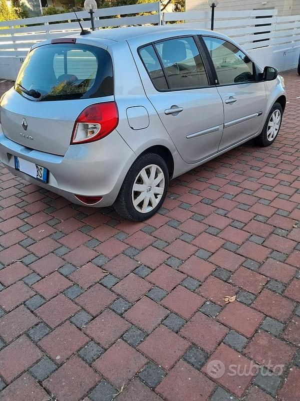 Usata Renault Clio II 75 CV (55 kW) 2011 Grigio Berlina