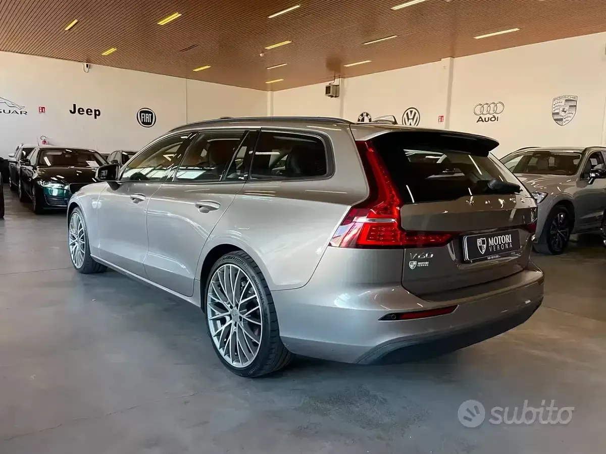 Usata Volvo V60 Business Edition 150 CV (110 kW) 2019 Grigio Station wagon