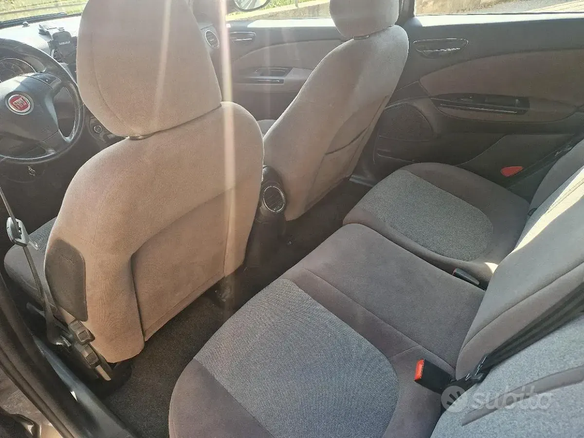Usata Fiat Bravo 120 CV (88 kW) 2011 Marrone Utilitaria