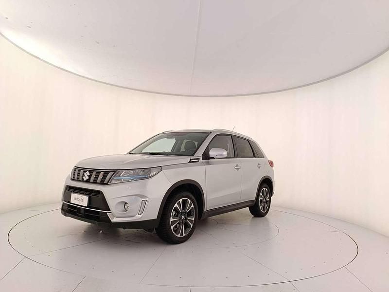 Grigio argento Usata 2024 Suzuki Vitara SUV | 24.500 € (Buon prezzo) - Immagine 1/4
