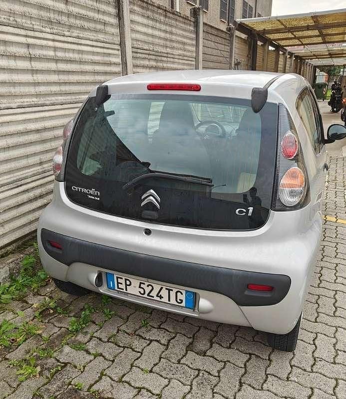 Grigio Usata 2013 Citroën C1 Seduction Due volumi | 3000 € (Super prezzo) - Immagine 1/4