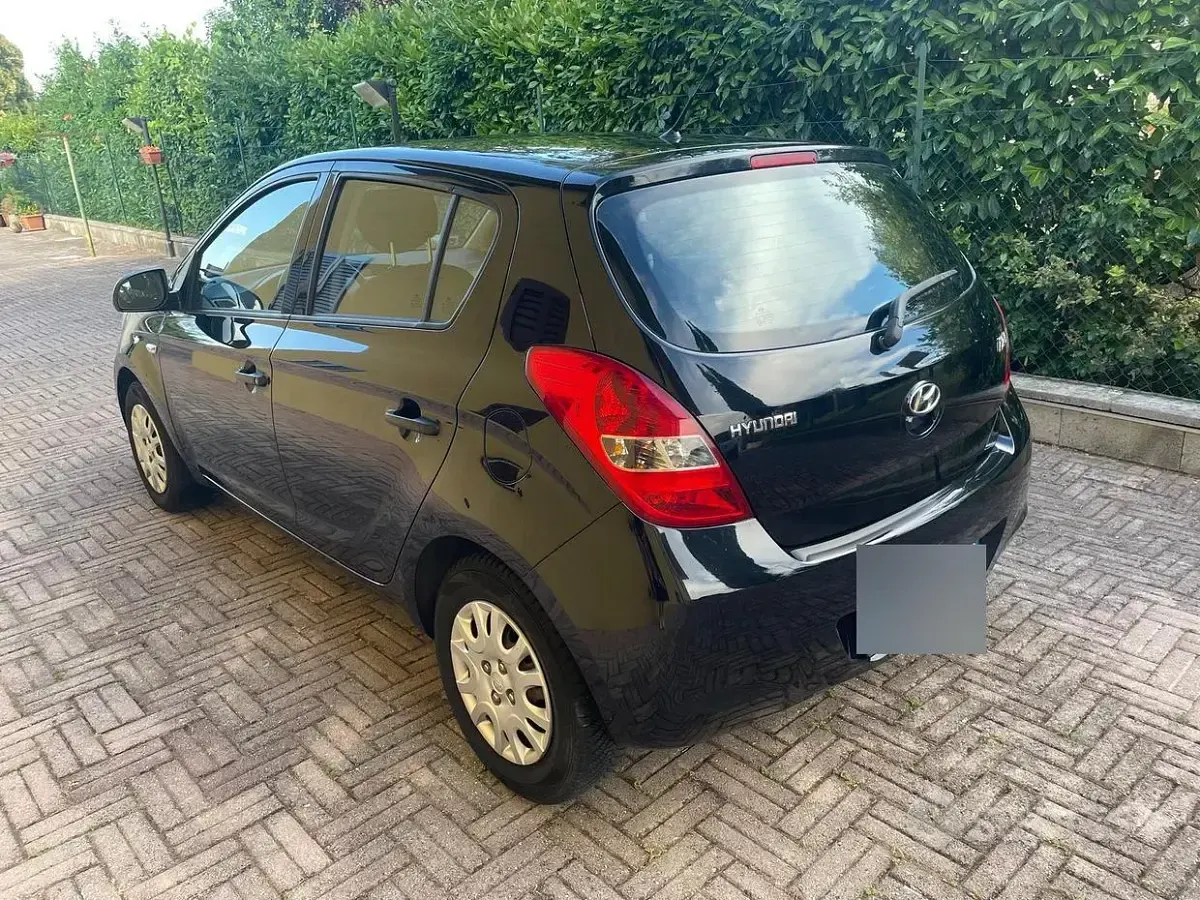 Usata Hyundai i20 Comfort 78 CV (57 kW) 2010 Nero Utilitaria