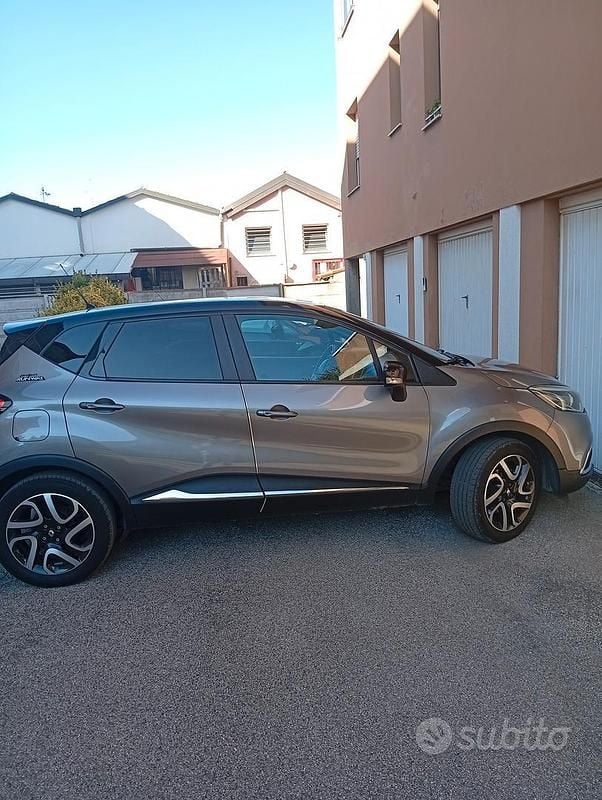 Usata Renault Captur 90 CV (66 kW) 2015 Grigio SUV