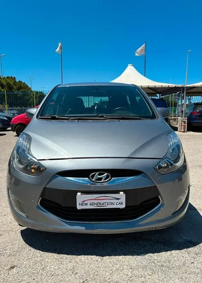 Usata Hyundai ix20 Comfort 88 CV (64 kW) 2014 Grigio Utilitaria