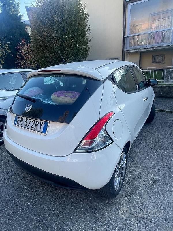 Usata Lancia Ypsilon 95 CV (69 kW) 2012 Bianco Utilitaria