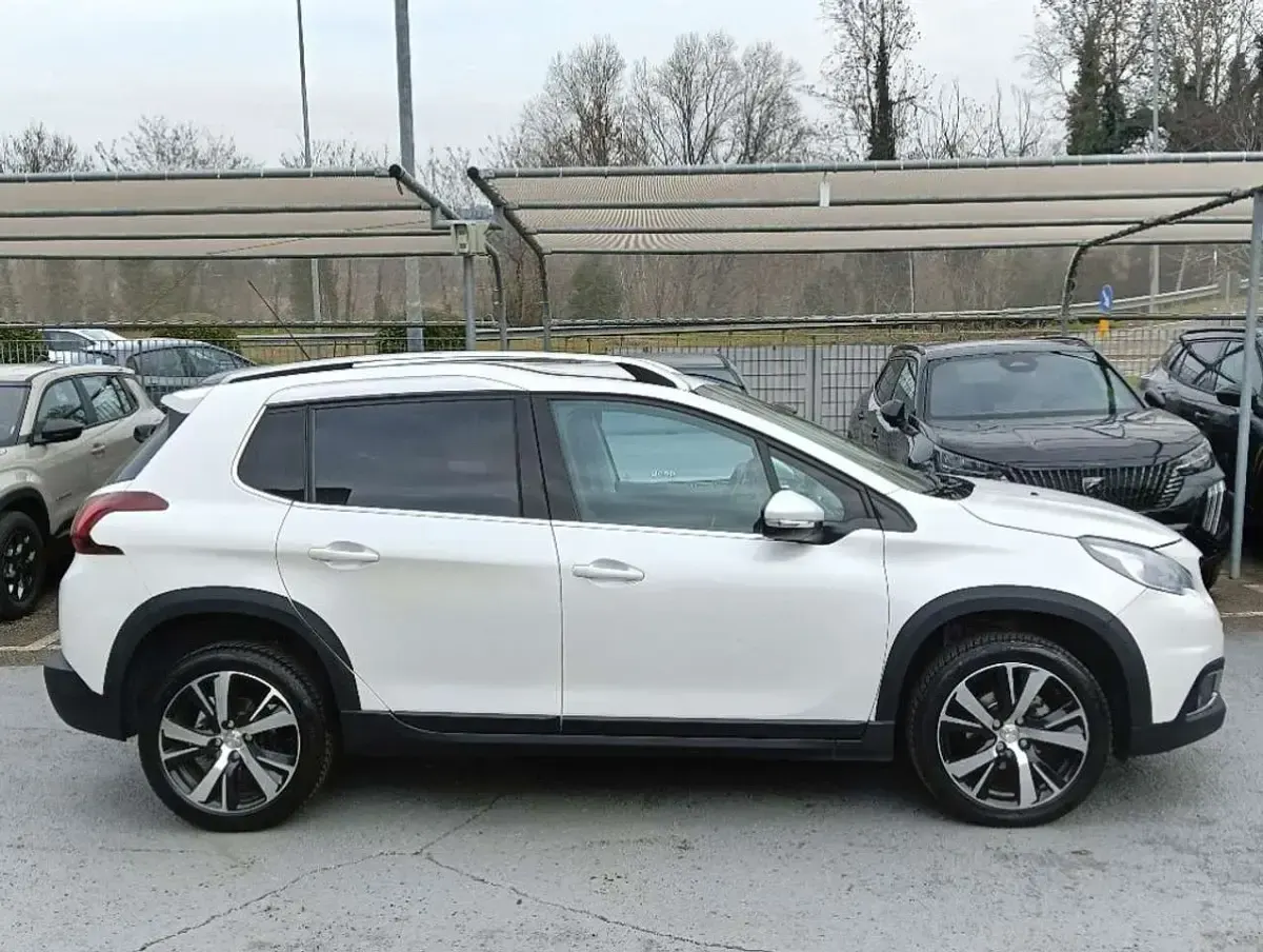 Usata Peugeot 2008 Allure 99 CV (72 kW) 2017 Bianco SUV