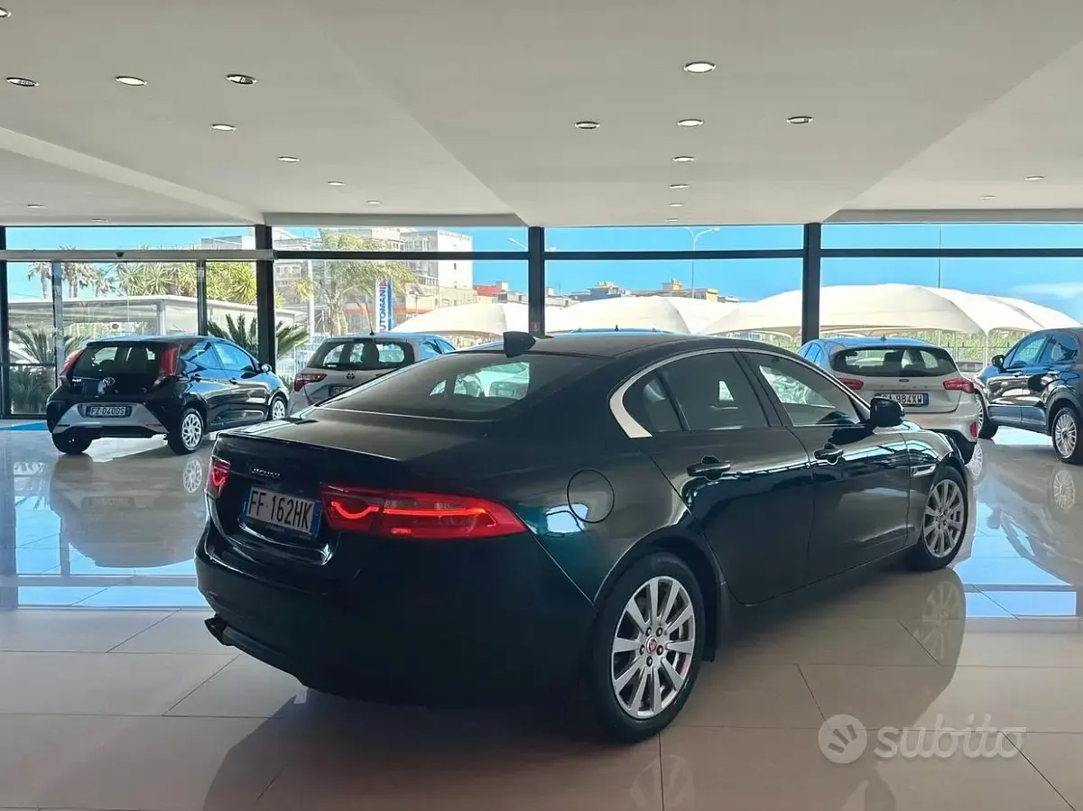 Usata Jaguar XE 180 CV (132 kW) 2016 Nero Berlina