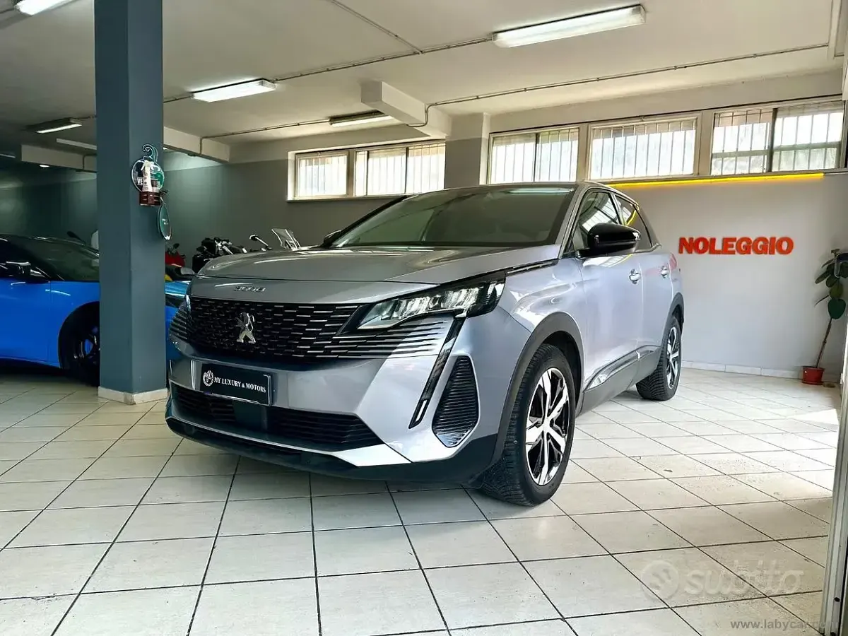 Usata Peugeot 3008 Allure 131 CV (96 kW) 2023 Argento SUV