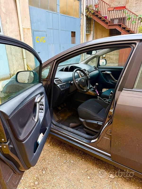 Usata Toyota Verso 126 CV (92 kW) 2010 Nero Monovolume