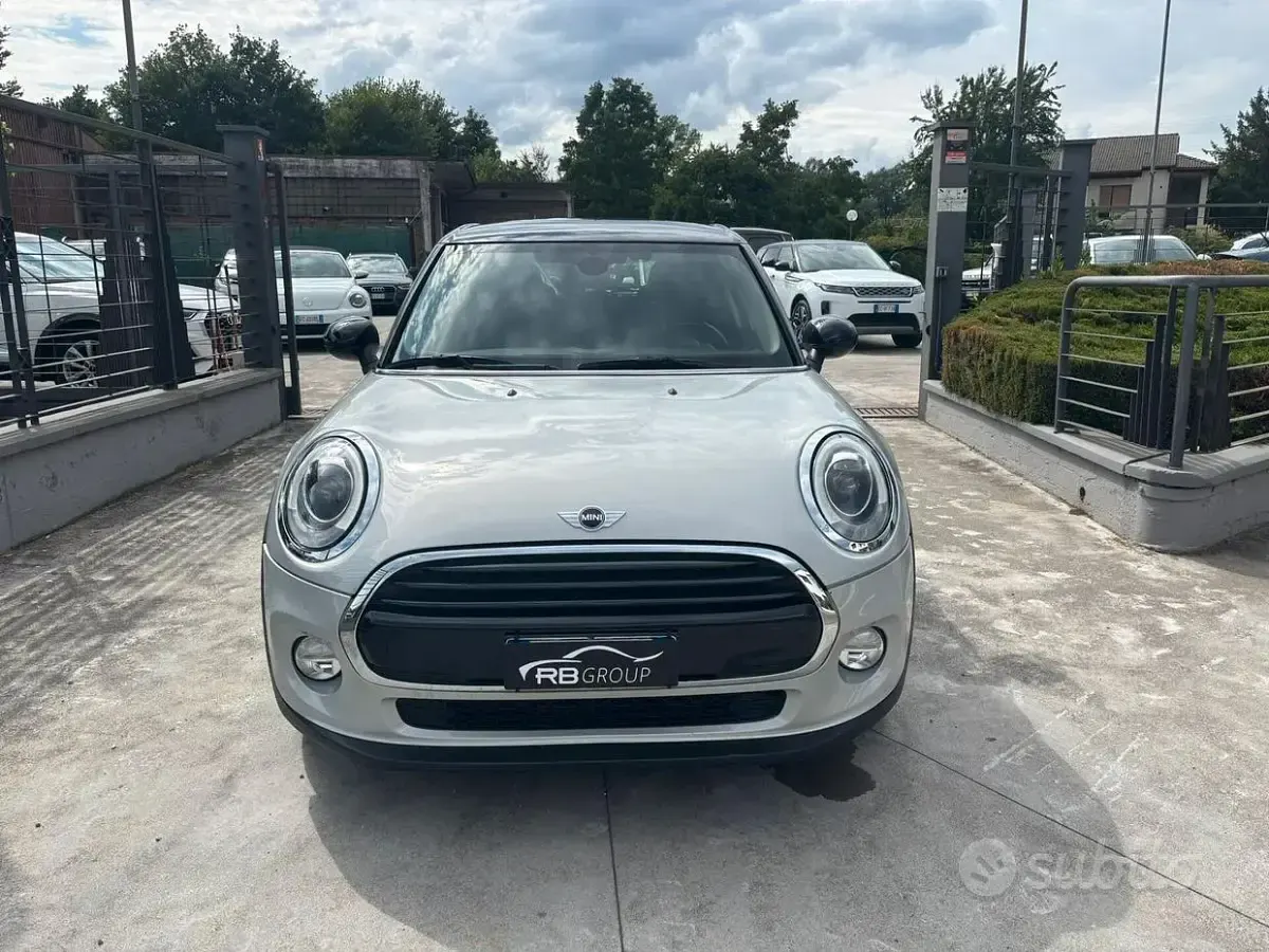 Usata Mini Cooper D Business 116 CV (85 kW) 2017 Grigio Utilitaria