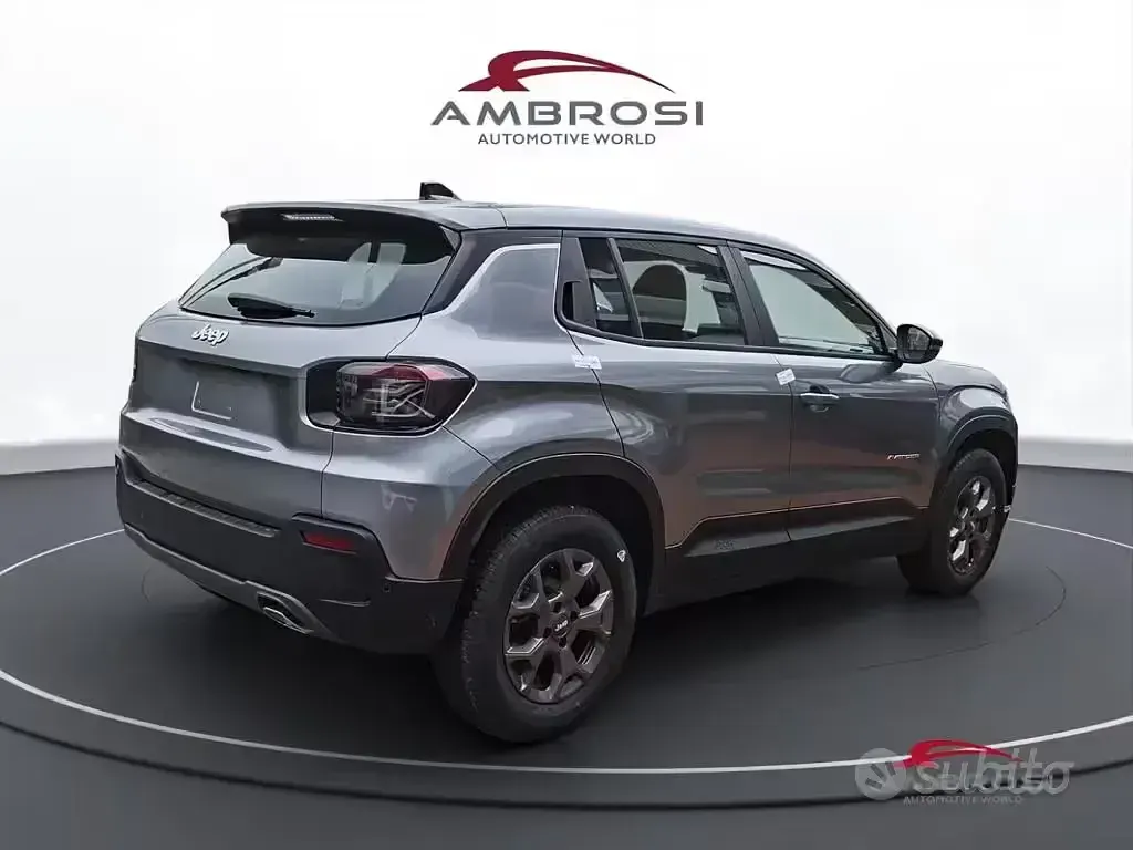 Nuova Jeep Avenger Longitude 101 CV (74 kW) 2026 Grigio SUV