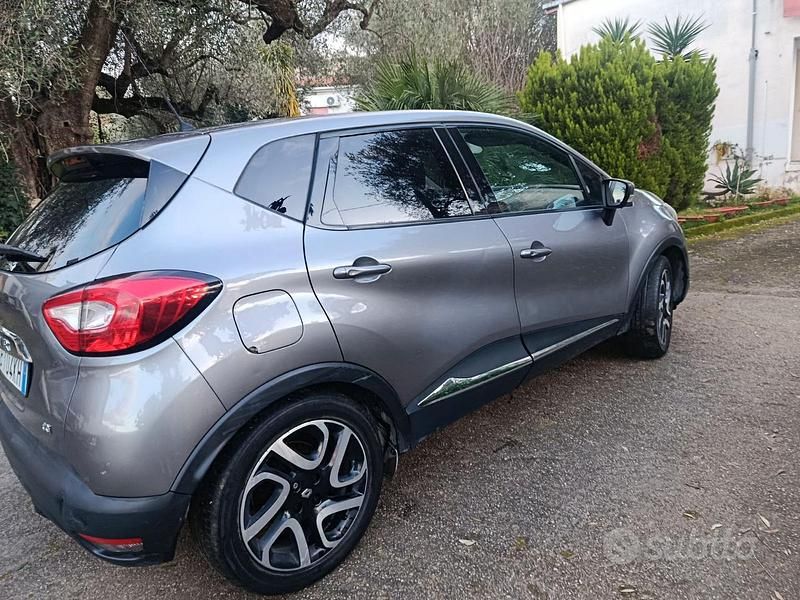 Usata Renault Captur Life 90 CV (66 kW) 2013 Grigio SUV