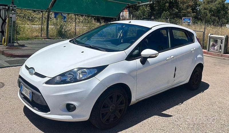 Usata Ford Fiesta 68 CV (50 kW) 2008 Bianco Utilitaria