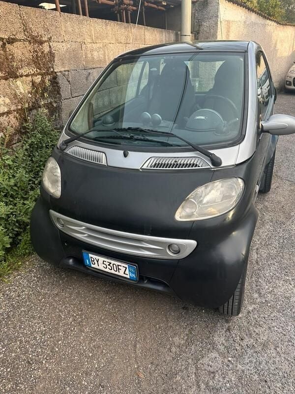 Usata 2002 Smart ForTwo Coupé Utilitaria | 2250 € - Immagine 1/4