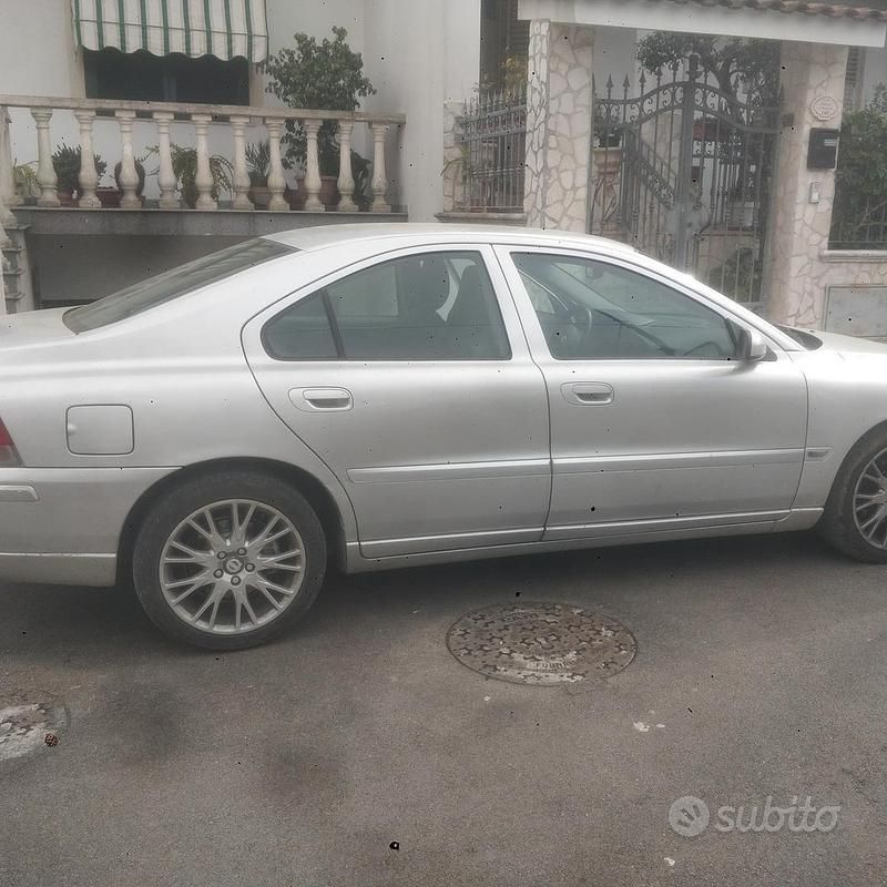 Usata Volvo S60 163 CV (119 kW) 2004 Grigio Berlina