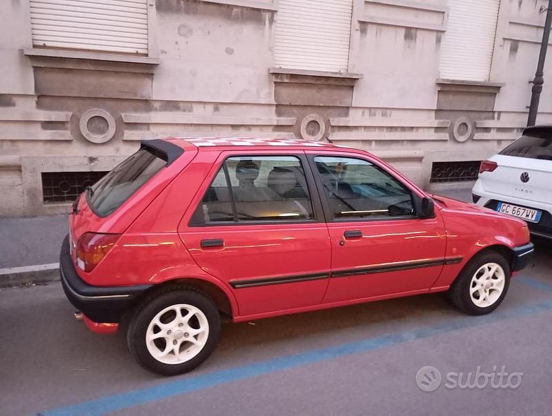 Usata Ford Fiesta 60 CV (44 kW) 1992 Rosso Utilitaria