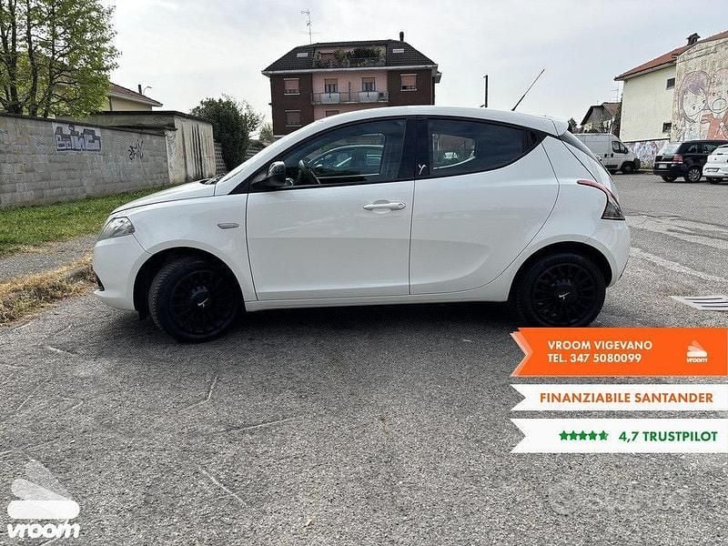 Usata Lancia Ypsilon 69 CV (50 kW) 2015 Bianco Utilitaria