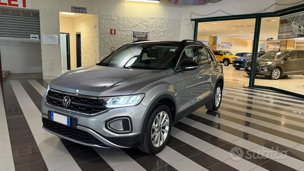 Usata VW T-Roc Life 116 CV (85 kW) 2024 Grigio SUV