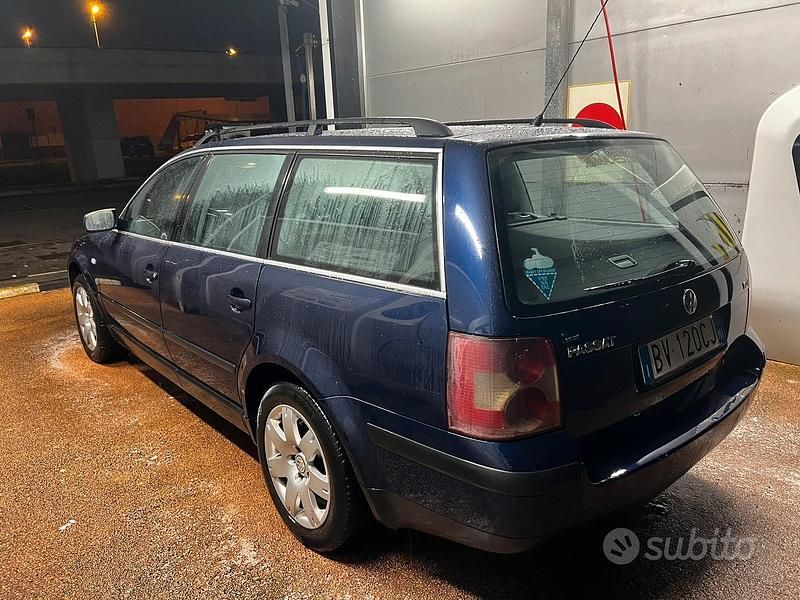 Usata VW Passat 130 CV (95 kW) 2000 Blu Station wagon