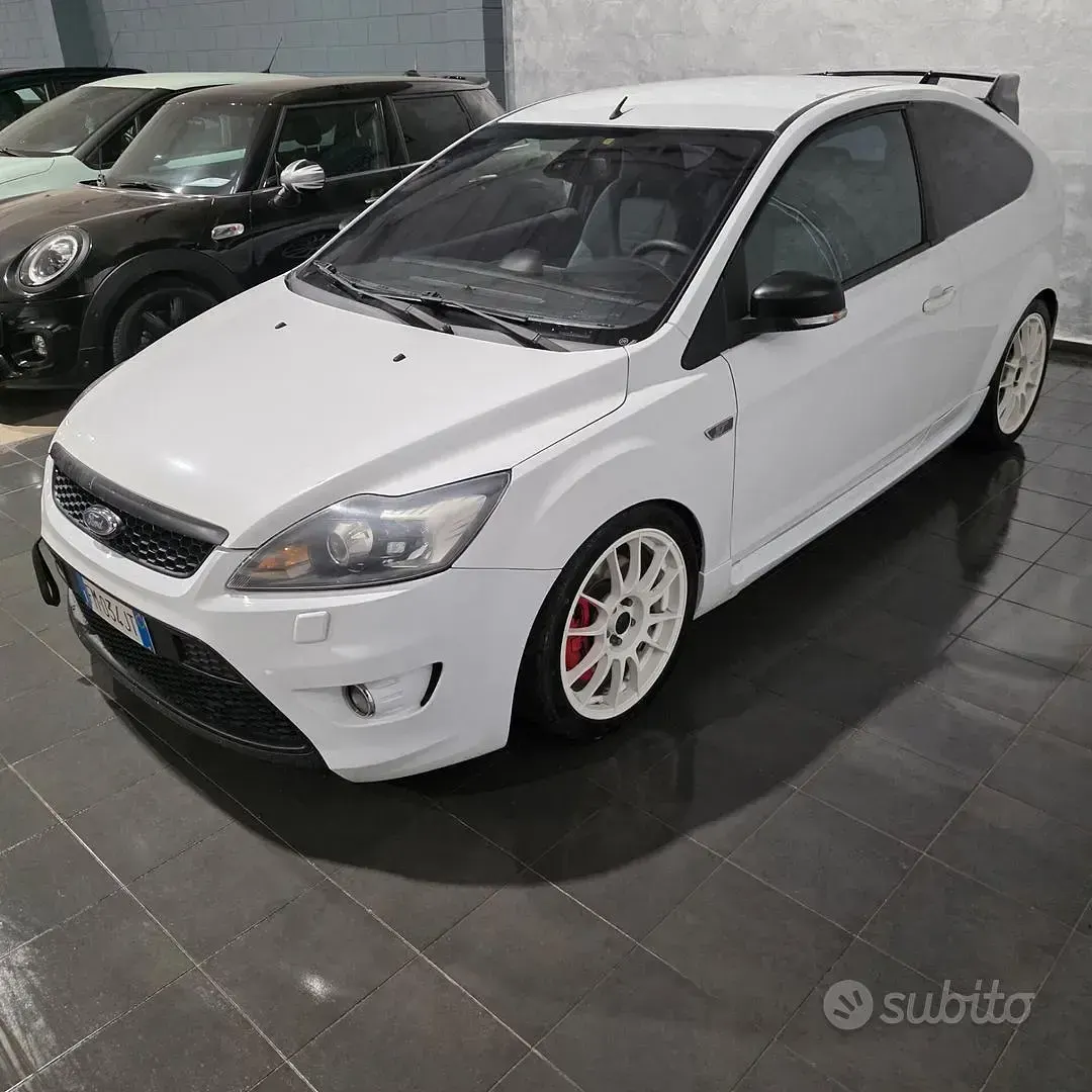 Usado Ford Focus ST 226 HP (166 kW) 2008 Branco Sedan