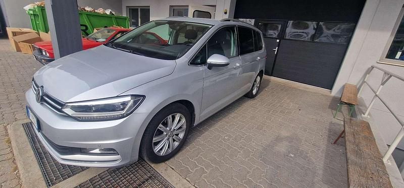 Usata 2016 VW Touran Highline Monovolume | 11.500 € (Buon prezzo) - Immagine 1/4