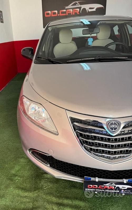 Bianco Usata 2013 Lancia Ypsilon Platinum Due volumi | 5799 € (Buon prezzo) - Immagine 1/4