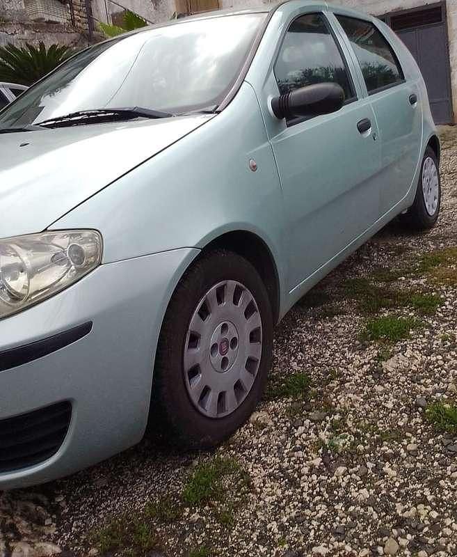 Verde Usata 2003 Fiat Punto Tre volumi | 1000 € (Ottimo prezzo) - Immagine 1/4