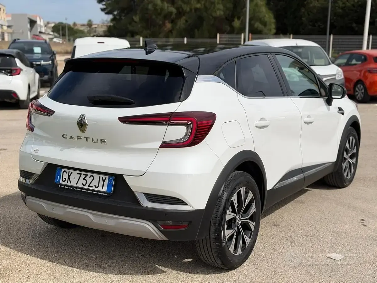 Usata Renault Captur Techno 101 CV (74 kW) 2023 Bianco SUV