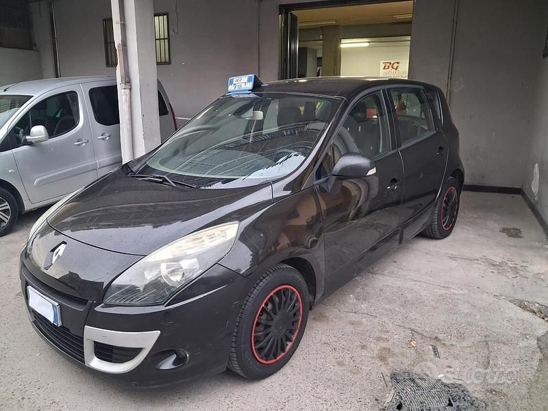 Usata Renault Scénic III 106 CV (77 kW) 2009 Nero Monovolume